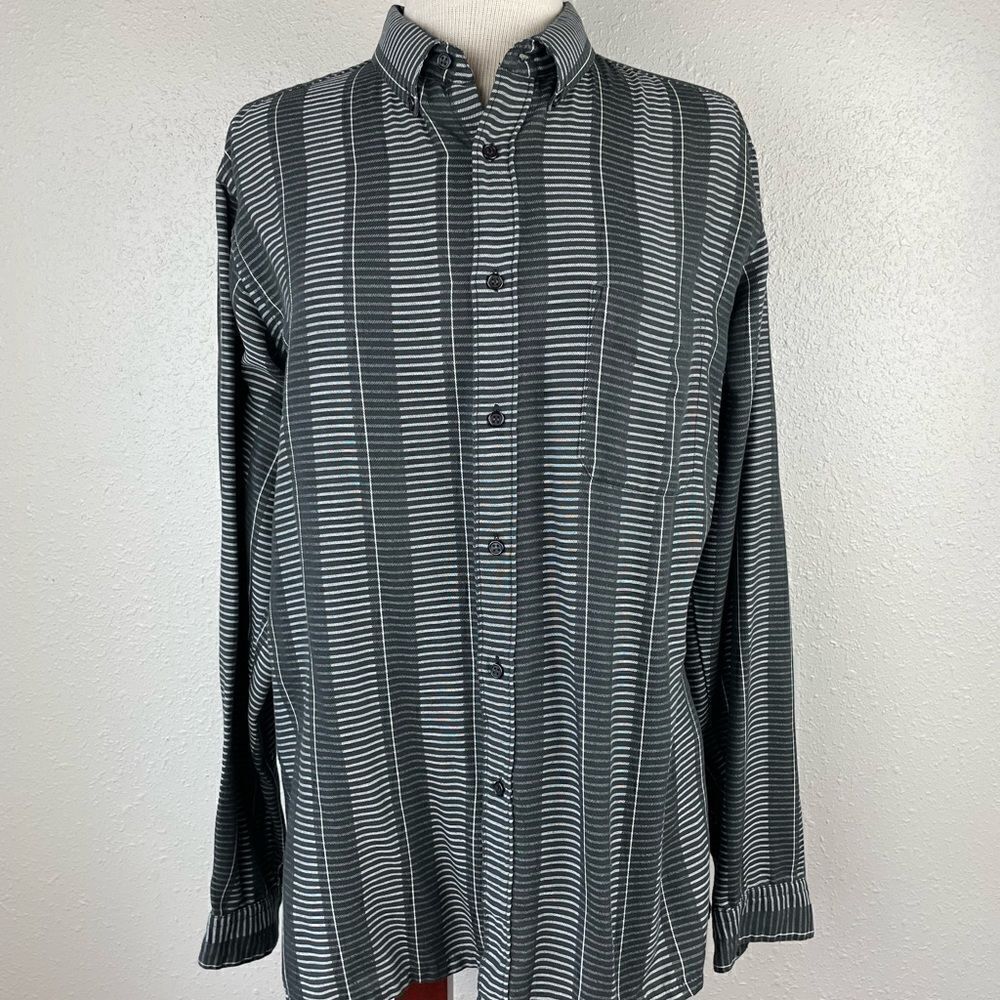 Koman Button Down Dress Shirt Size L (16-16.5) EUC